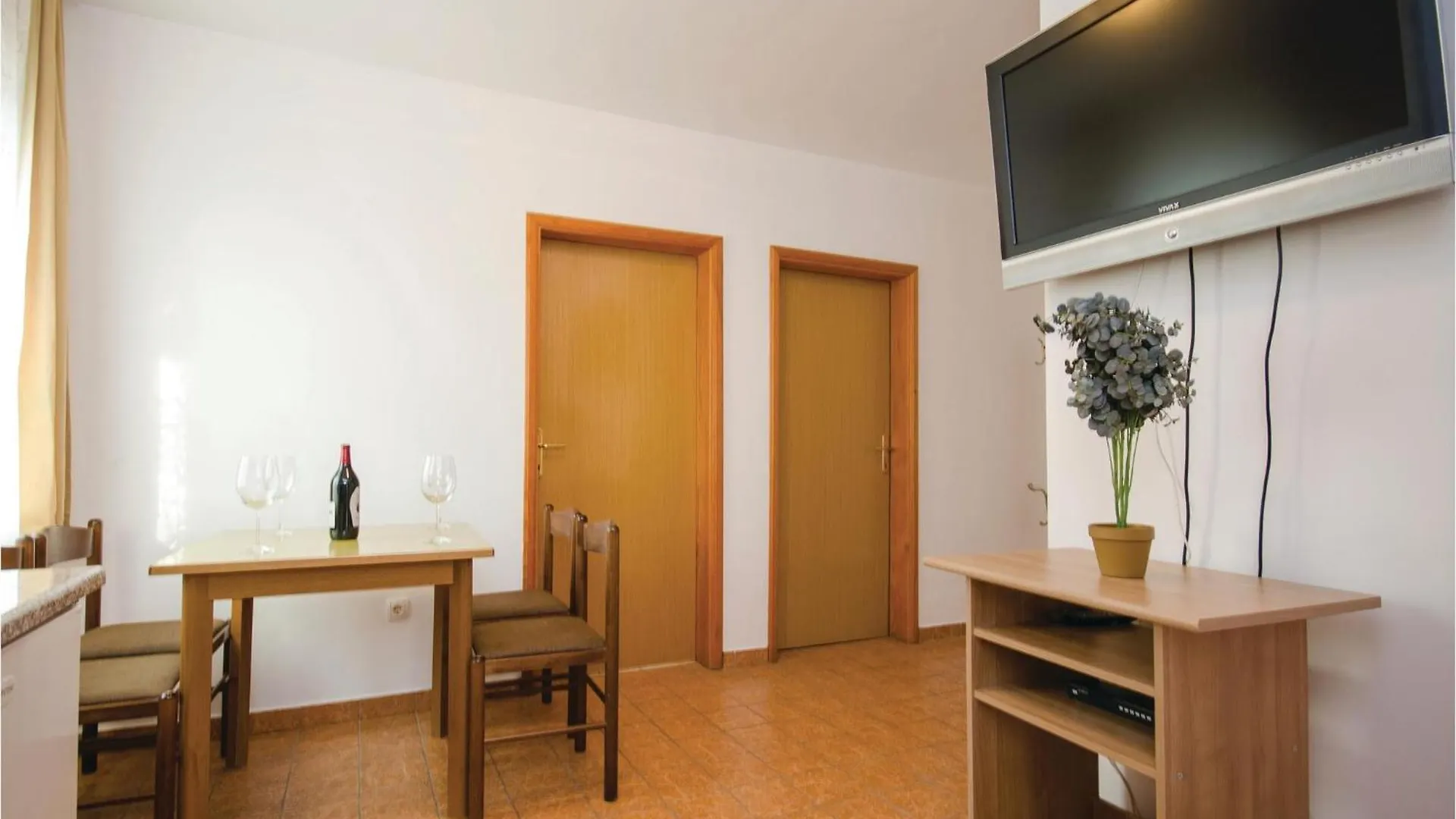 2 Bedroom Awesome Apartment In Okrug Gornji Trogir 0*,  Croácia