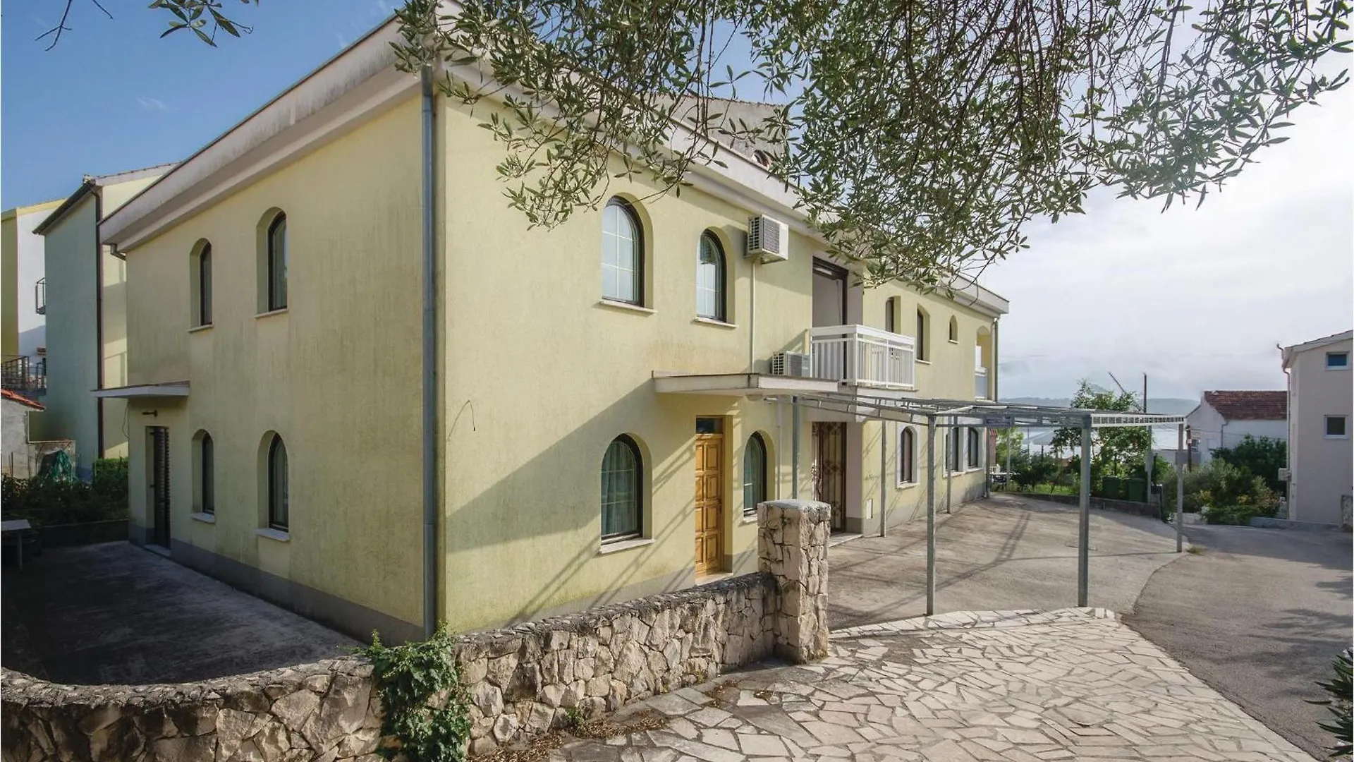 2 Bedroom Awesome Apartment In Okrug Gornji Trogir