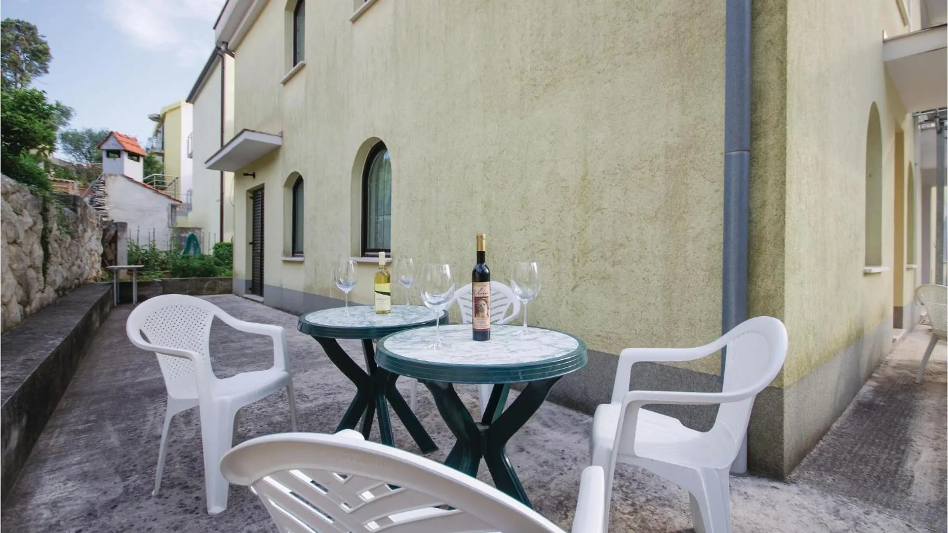 2 Bedroom Awesome Apartment In Okrug Gornji Trogir