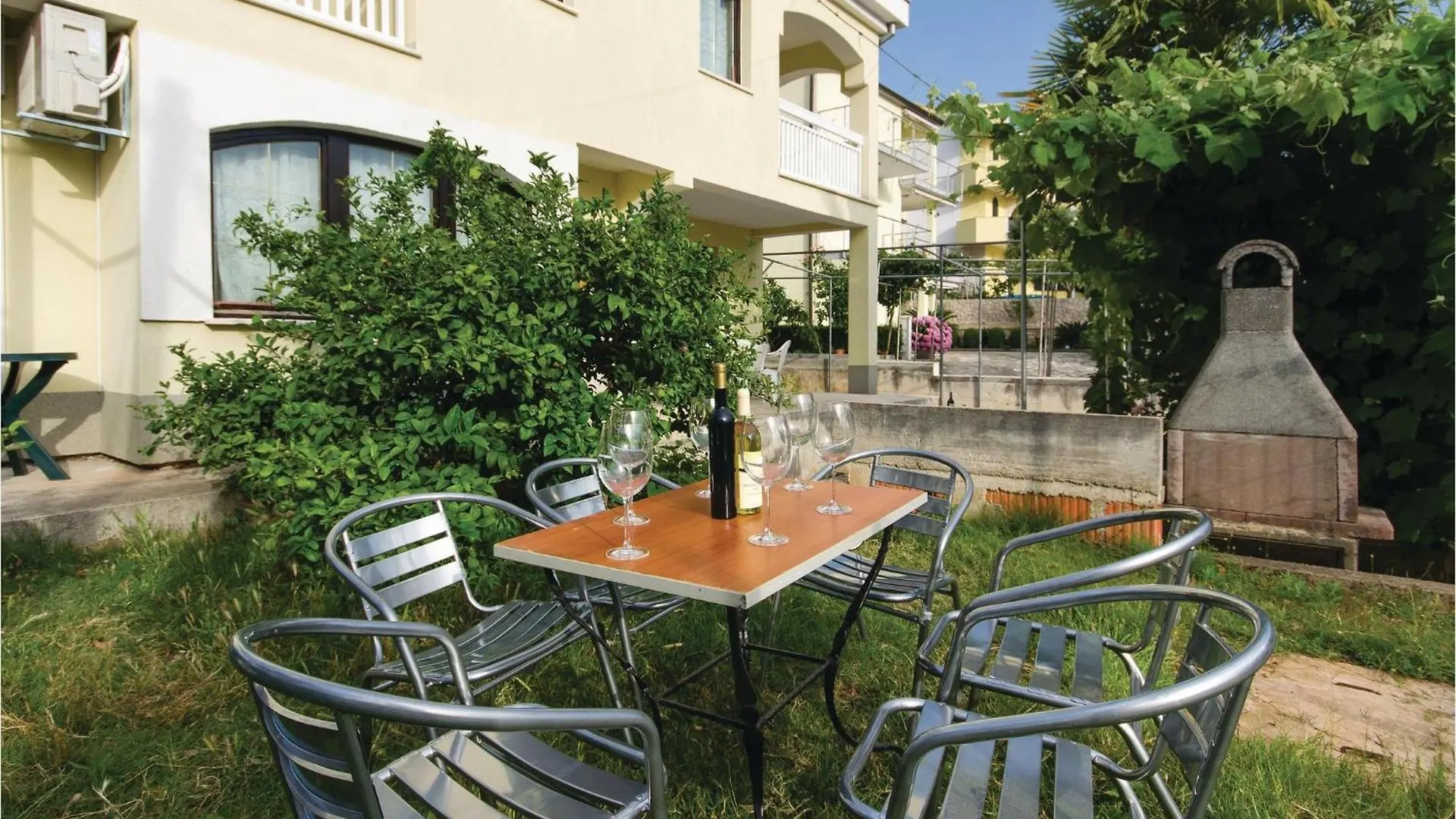 2 Bedroom Awesome Apartment In Okrug Gornji Trogir Kroatië